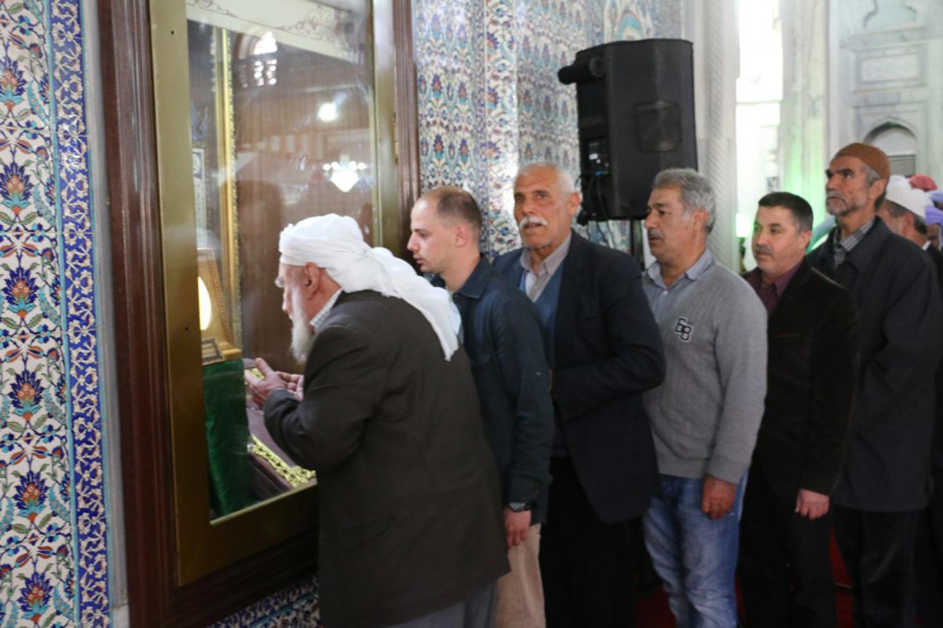 Şanlıurfa’da Sakal-ı Şerif’e yoğun ilgi Şanlıurfa’da Sakal-ı Şerif’e yoğun ilgi